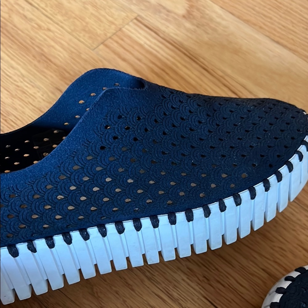 Ilse Jacobsen Navy Blue Slip-On Shoes - Picture 2 of 3